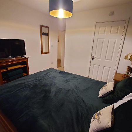 Lovely Rooms In A Quiet Place Of Woking Extérieur photo