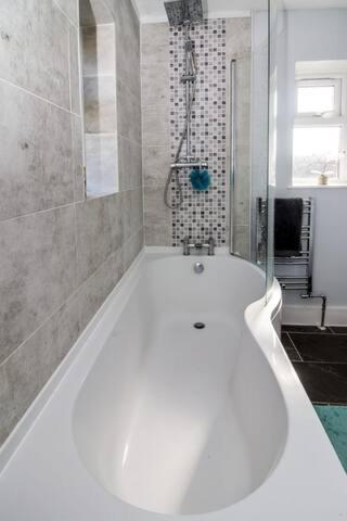 Lovely Rooms In A Quiet Place Of Woking Extérieur photo